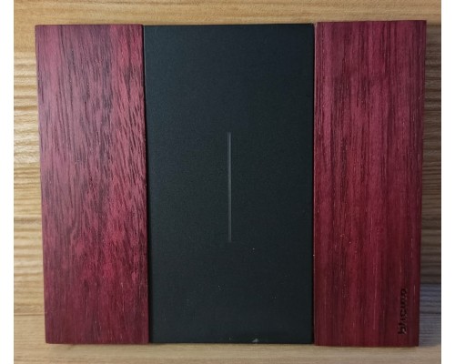 KA4802AM Bticino LIVING NOW. Декоративная рамка 2 модуля. Амарант