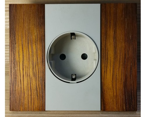 KA4802MB Bticino LIVING NOW. Декоративная рамка 2 модуля. Мербау